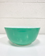 Load image into Gallery viewer, Medium Vintage Green Pyrex Bowl
