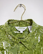 Load image into Gallery viewer, Green Tropical Button Up Shirt (L)
