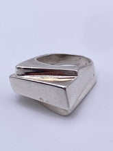 Load image into Gallery viewer, Sleek Modernist Offset Sterling Ring
