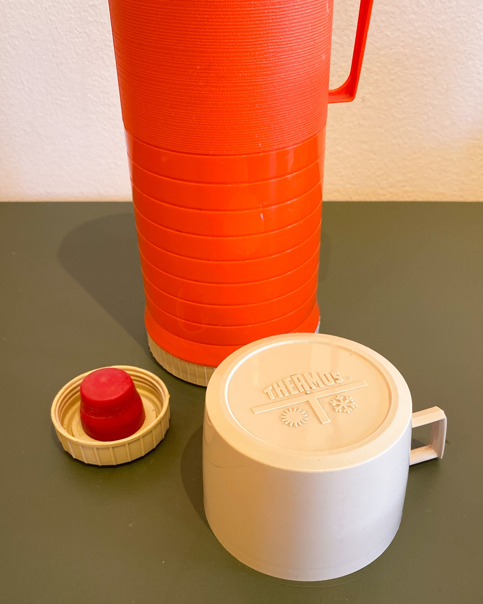 Ancien Thermos Isotherme - Orange - Vintage des années 70 Ancien Thermos Isotherme - Orange - Vintage des années 70