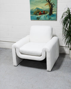 Leyla Lounge Chair in Camilia Oyster