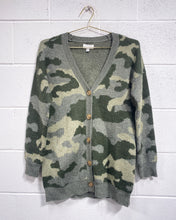 Load image into Gallery viewer, Camo Cardigan (M)
