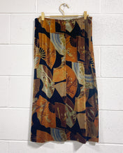 Load image into Gallery viewer, Vintage Velvet Skirt with Fan Motif (PL)

