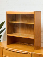Load image into Gallery viewer, Heywood Wakefield Hutch
