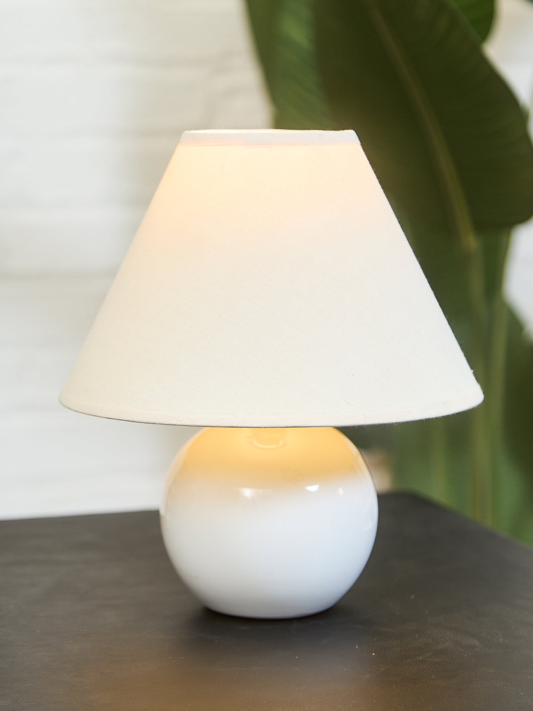 White Round Ceramic Table Lamp