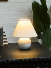 Load image into Gallery viewer, White Round Ceramic Table Lamp
