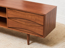 Load image into Gallery viewer, Thiago Low Profile Media Stand
