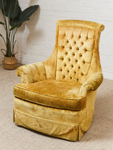 Load image into Gallery viewer, Fairfield 1970’s Regency Vintage Club Chair
