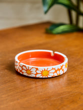Load image into Gallery viewer, 1960s Groovy Daisy Flower Ashtray
