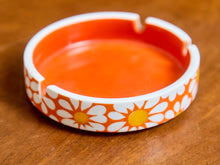 Load image into Gallery viewer, 1960s Groovy Daisy Flower Ashtray
