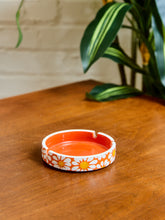 Load image into Gallery viewer, 1960s Groovy Daisy Flower Ashtray
