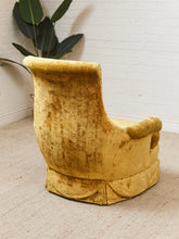 Load image into Gallery viewer, Fairfield 1970’s Regency Vintage Club Chair
