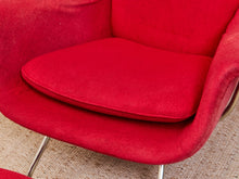 Load image into Gallery viewer, Womb Style Chair
