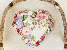 Load image into Gallery viewer, Flower Heart Pillow
