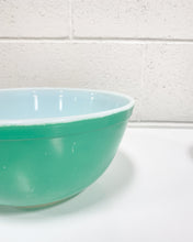 Load image into Gallery viewer, Medium Vintage Green Pyrex Bowl
