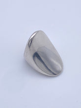 Load image into Gallery viewer, Minimalist Modernist Ring
