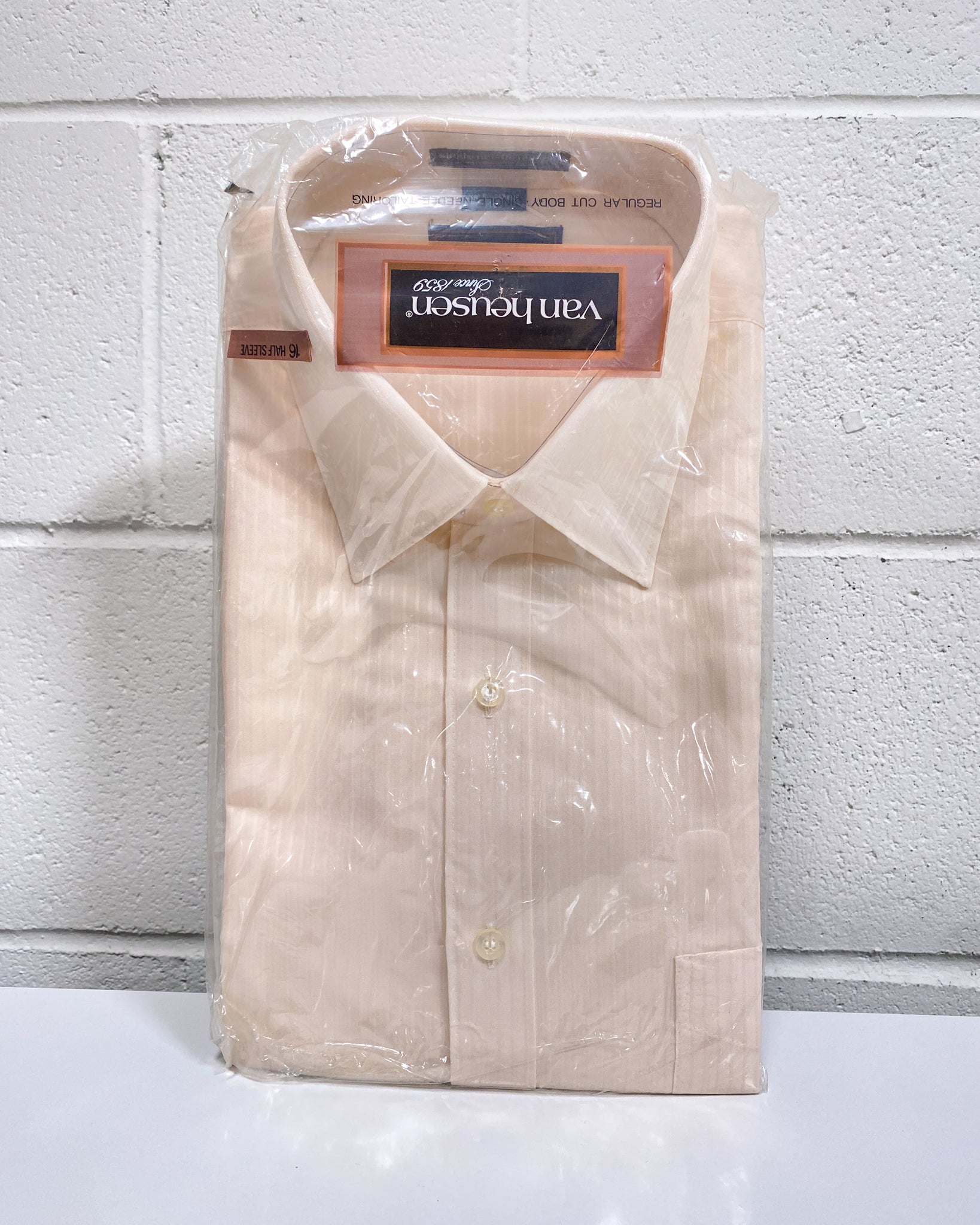 Vintage Van Heusen Short Sleeve Shirt (16) – Sunbeam Vintage Vintage Van Heusen Short Sleeve Shirt (16) – Sunbeam Vintage