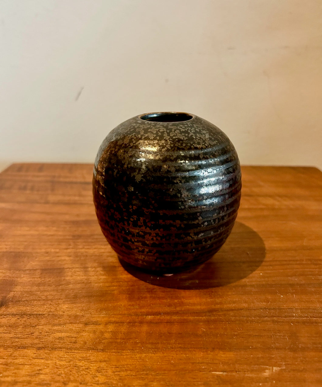 Stoneware Glazed Beehive Stem Vase