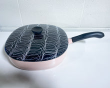 Load image into Gallery viewer, Vintage Pink Serendipity Spaghetti Drizzle Enamel Pan with Lid
