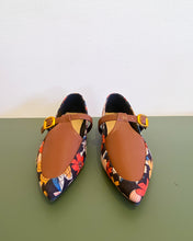 Load image into Gallery viewer, Floral and Brown Mary Jane Shoes (6)
