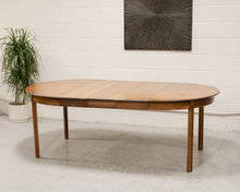 Load image into Gallery viewer, Round Table Set 3 Leaves
