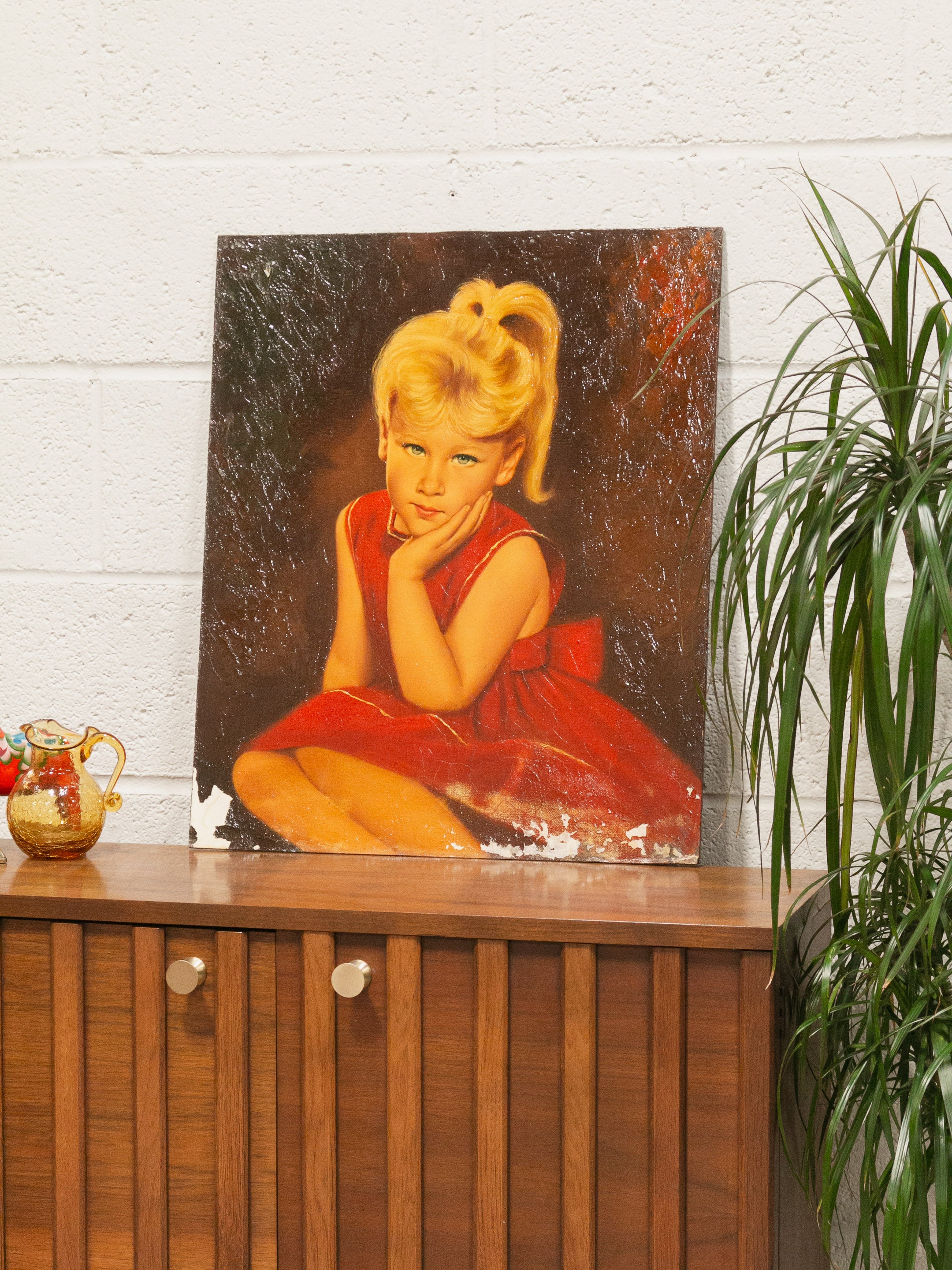 リトグラフ 庭の風景 赤いドレスの女性 Little Girl in Red Dress Oil Painting – Sunbeam Vintage