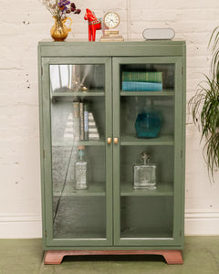 Mint Vintage Shelf