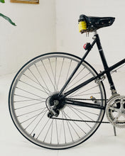 Load image into Gallery viewer, Vintage Schwinn le tour Bike
