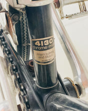 Load image into Gallery viewer, Vintage Schwinn le tour Bike
