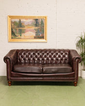 Load image into Gallery viewer, Chesterfield Vintage Sofa-bed
