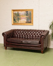 Load image into Gallery viewer, Chesterfield Vintage Sofa-bed
