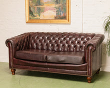 Load image into Gallery viewer, Chesterfield Vintage Sofa-bed
