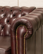 Load image into Gallery viewer, Chesterfield Vintage Sofa-bed
