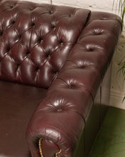 Load image into Gallery viewer, Chesterfield Vintage Sofa-bed
