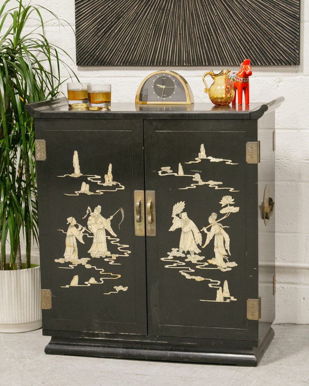 Chinoiserie Bar