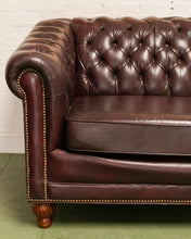 Load image into Gallery viewer, Chesterfield Vintage Sofa-bed
