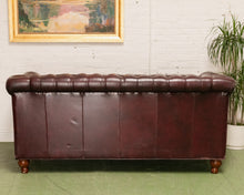 Load image into Gallery viewer, Chesterfield Vintage Sofa-bed
