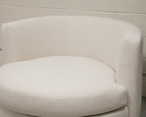 Bianca Swivel Chair in Zues Pearl