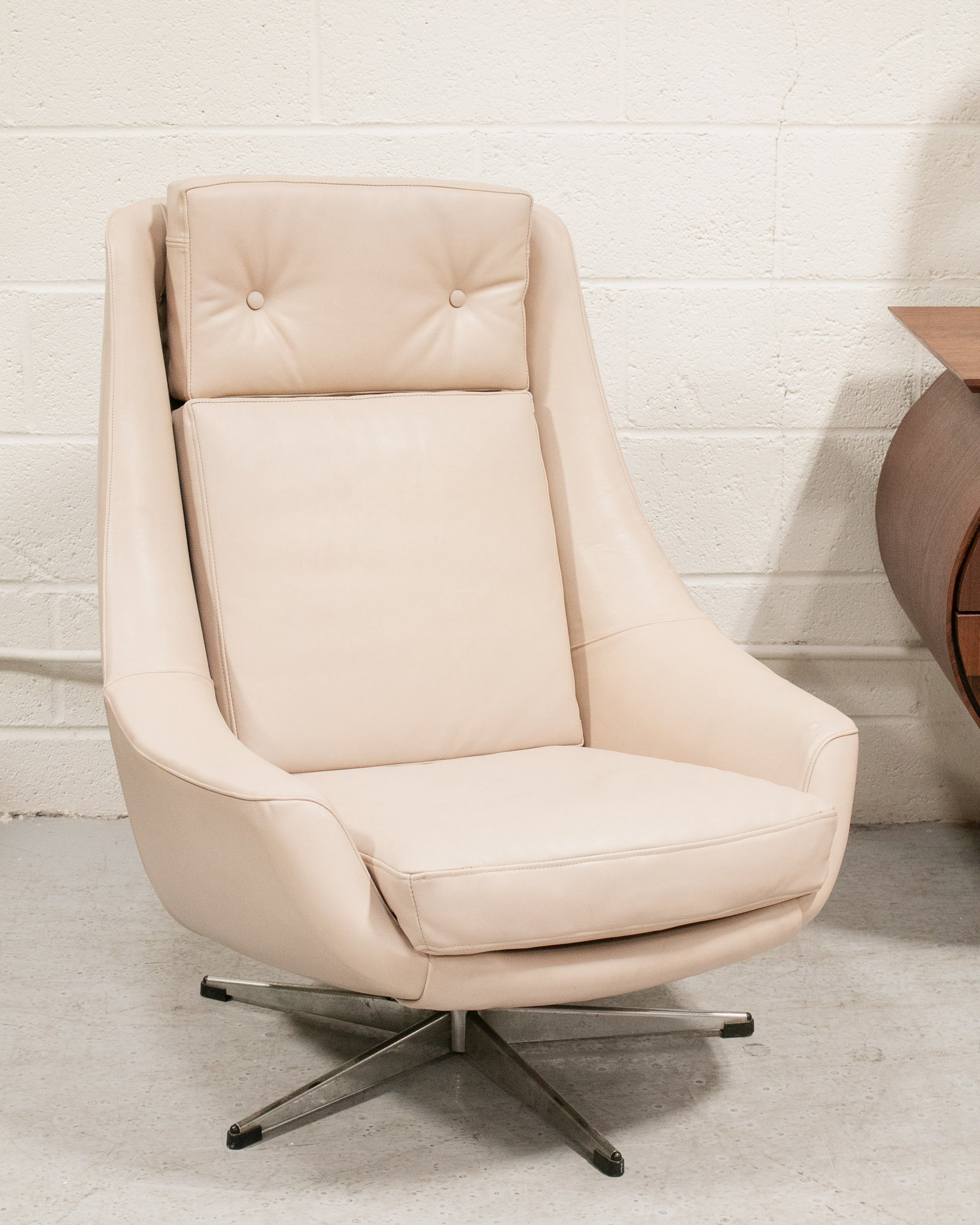 Overman discount swivel chair