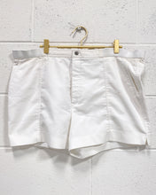 Load image into Gallery viewer, Vintage White Shorts (38)

