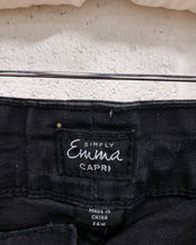 Load image into Gallery viewer, Simply Emma Black Capri Pants (24W)
