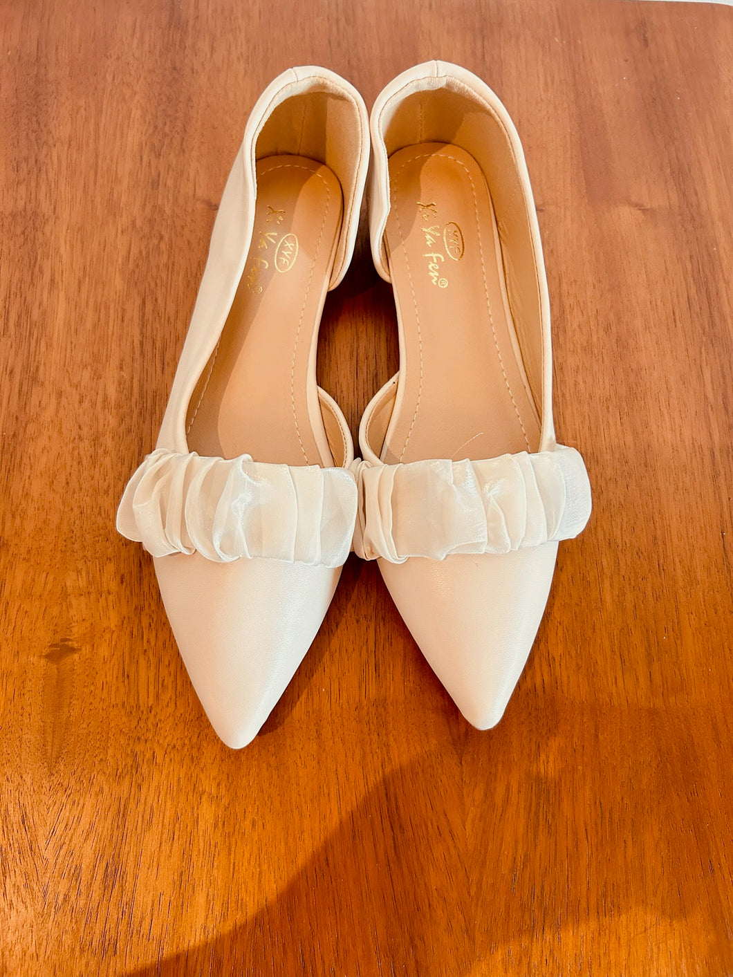 Cream Ruffle Flats (7.5)