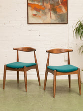 Load image into Gallery viewer, Scandinavian Dining Chair in Teal Velvet
