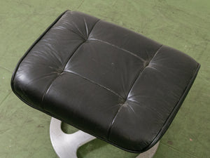 Leather Lounge Chair and Ottoman