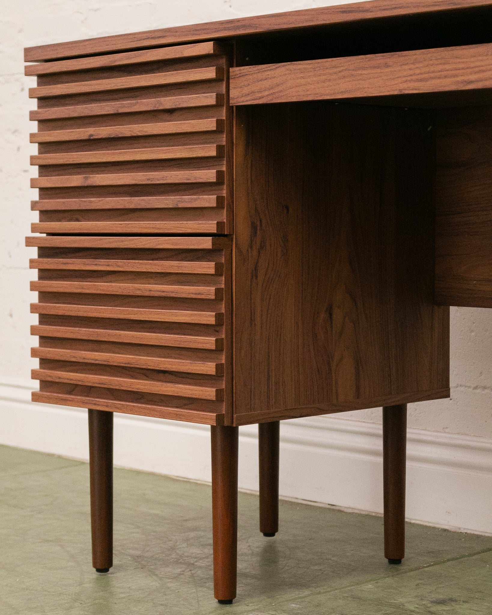 Slat Desk โ Sunbeam Vintage