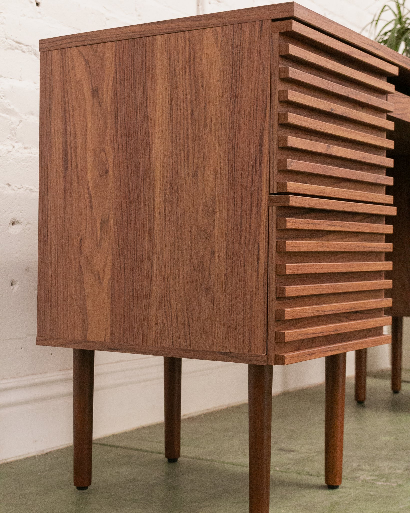 Slat Desk โ Sunbeam Vintage