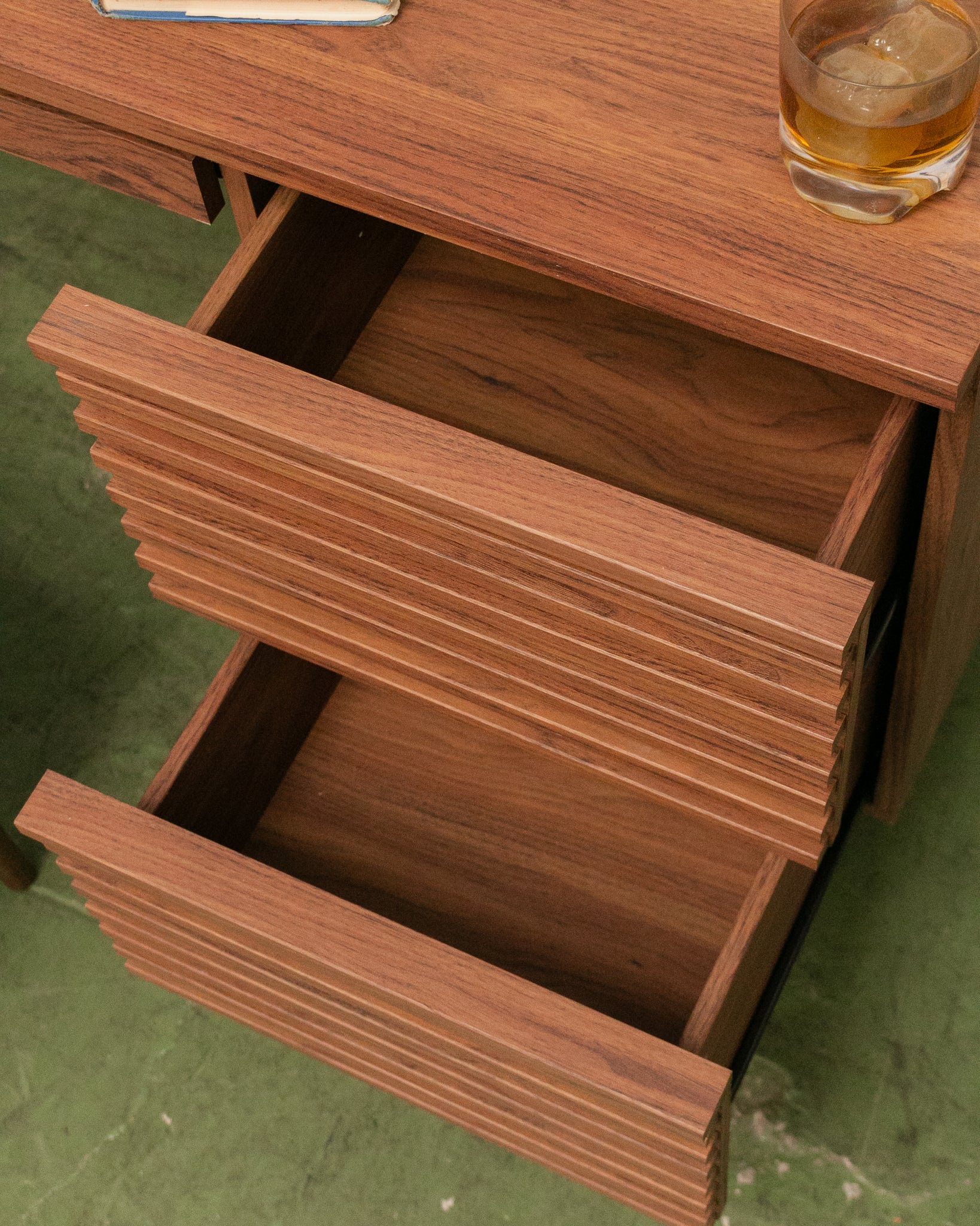 Slat Desk โ Sunbeam Vintage