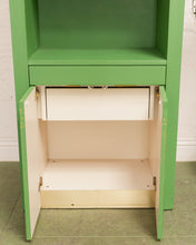 Load image into Gallery viewer, Kelly Green 1970’s Shelf Vintage
