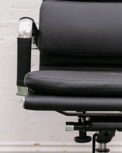 Load image into Gallery viewer, Black Iconic Design Office Chair
