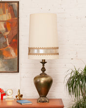 Load image into Gallery viewer, Vintage Hollywood Regency Table Lamp
